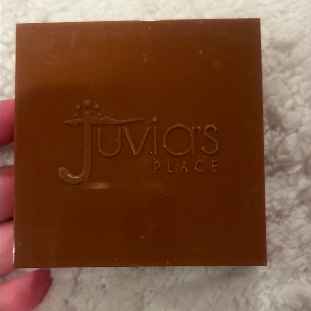 Juvia's Place Compact press powder